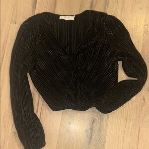 Astr Black Pleated V-Neck Long Sleeve Crop Top